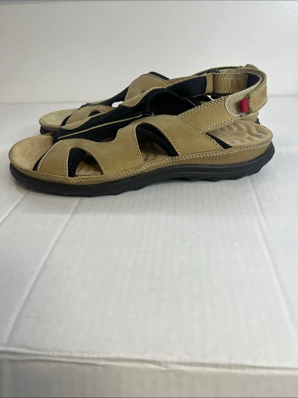 Ecco Men's Tan and Black Open-Toe Sandals